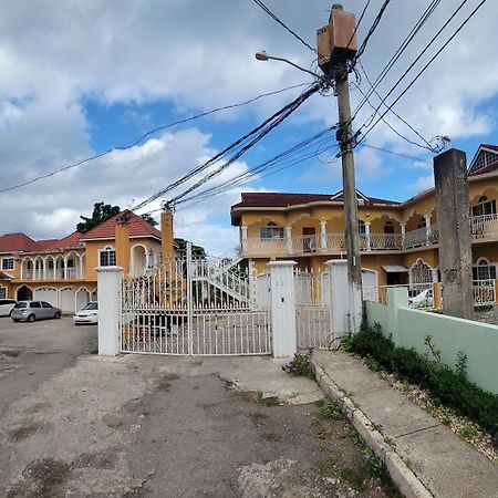 Wizzy Apartment White River Ocho Rios Buitenkant foto
