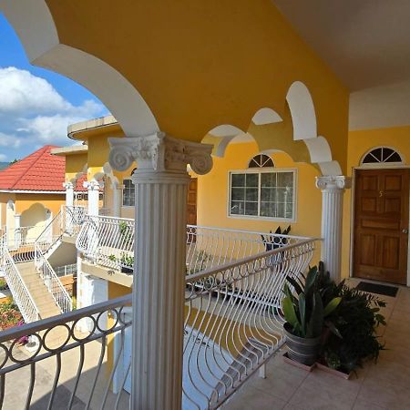 Wizzy Apartment White River Ocho Rios Buitenkant foto